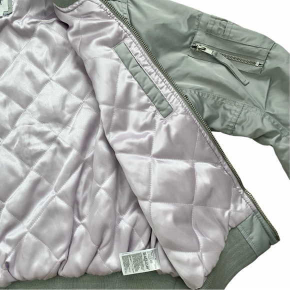 GAP Silver Grey Satin Bomber Jacket Lavender Quilted Lining Size Medium - Picture 7 of 7